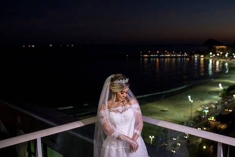 noiva vestido véu paisagem noturna praia '