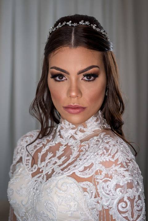 noiva penteado maquiagem vestido rendado'