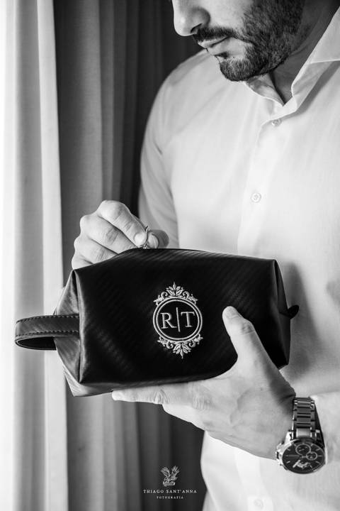 preparos do noivo casamento cerimônia preto e branco'