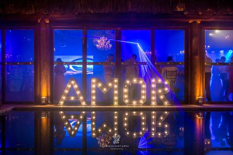 letreiro luminoso luz azul'