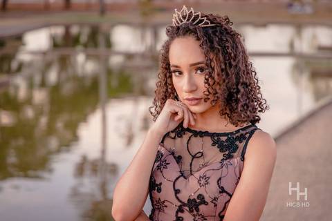 Ensaio Brasília ensaio 15 anos ensaio com coroa foto 15 anos com coroa ensaio debutante brasília foto sorrindo foto com vestido de debutante ensaio com vestido debutante foto de 15 anos no lago sunset foto golden hour 15 anos'