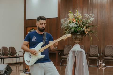 fotografia de casamento na igreja noivo se preparando para o casamento making of noivo casamento na igreja cobertura fotográfica de casamento casamento cristão fotografia de casamento em brasília foto making of fotógrafo de casamento brasília'