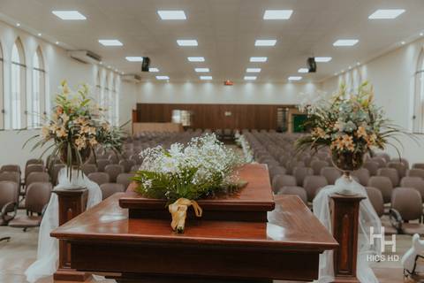 fotografia de casamento na igreja buquê de flores da noiva na igreja buquê de casamento casamento na igreja cobertura fotográfica de casamento casamento cristão fotografia de casamento em brasília foto buquê de flores fotógrafo de casamento brasília'