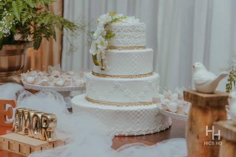 fotografia de casamento na igreja casal na cerimônia de casamento na igreja em brasília cobertura fotográfica de casamento cristão fotografia de casamento em brasília foto da mesa do casamento na recepção após a cerimônia de casamento'