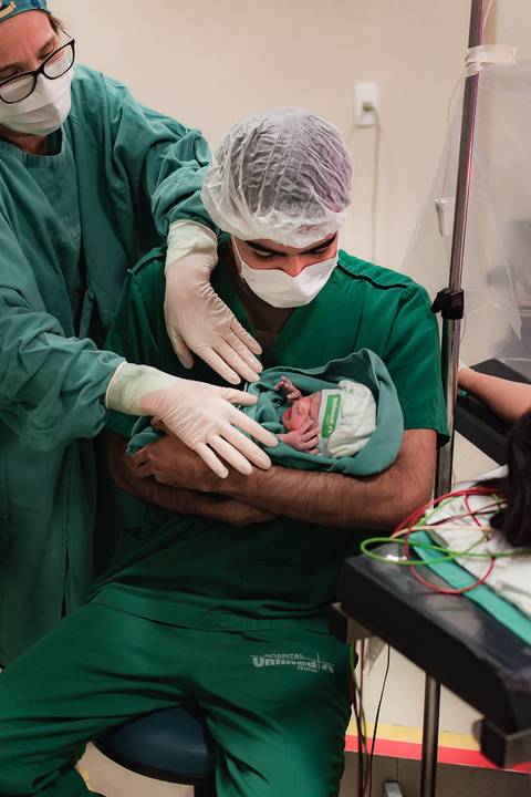 PRIMEIRA VEZ DO BEBÊ NO COLO DO PAI'