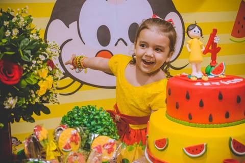 A aniversariante fez questão de que todos apreciassem tudo preparado pra esse aniversário!'