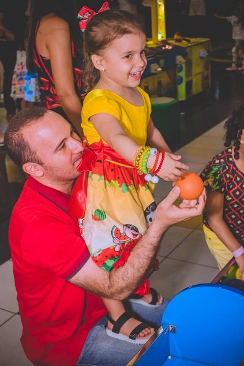 Papai também caiu na brincadeira.'