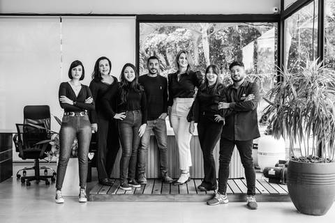 Cobertura fotográfica para todo tipo de evento profissional da sua empresa ou marca.
| Inauguração | Coquetel | Palestra | WorkShop | Troca de Coleção | Ação de Marca |
entre outros eventos corporativos.'