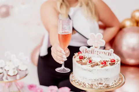 Cobertura fotográfica para todo tipo de evento profissional da sua empresa ou marca.
| Inauguração | Coquetel | Palestra | WorkShop | Troca de Coleção | Ação de Marca |
entre outros eventos corporativos.'