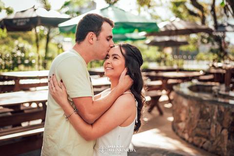 thapyoka Blumenau, pré wedding Blumenau, ensaio fotográfico Blumenau, fotografo casamento Blumenau, book em Blumenau, ensaio casal Blumenau, pré wedding Oktoberfest, Blumenau, fotos Blumenau, local ensaio Blumenau.'