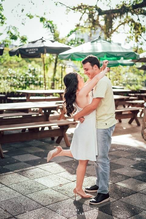 thapyoka Blumenau, pré wedding Blumenau, ensaio fotográfico Blumenau, fotografo casamento Blumenau, book em Blumenau, ensaio casal Blumenau, pré wedding Oktoberfest, Blumenau, fotos Blumenau, local ensaio Blumenau.'