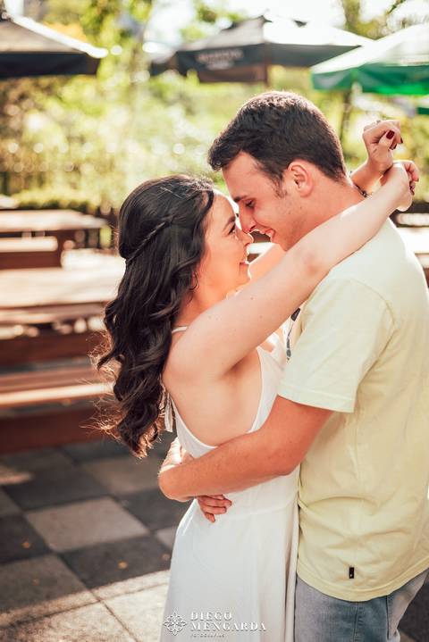 thapyoka Blumenau, pré wedding Blumenau, ensaio fotográfico Blumenau, fotografo casamento Blumenau, book em Blumenau, ensaio casal Blumenau, pré wedding Oktoberfest, Blumenau, fotos Blumenau, local ensaio Blumenau.'