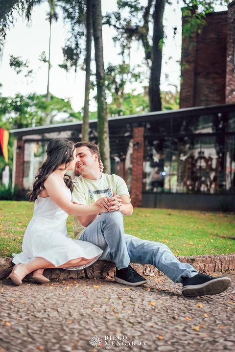 thapyoka Blumenau, pré wedding Blumenau, ensaio fotográfico Blumenau, fotografo casamento Blumenau, book em Blumenau, ensaio casal Blumenau, pré wedding Oktoberfest, Blumenau, fotos Blumenau, local ensaio Blumenau.'