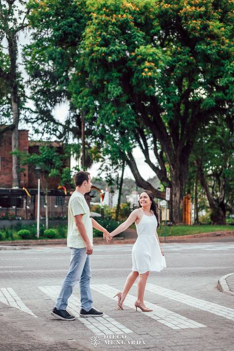 thapyoka Blumenau, pré wedding Blumenau, ensaio fotográfico Blumenau, fotografo casamento Blumenau, book em Blumenau, ensaio casal Blumenau, pré wedding Oktoberfest, Blumenau, fotos Blumenau, local ensaio Blumenau.'