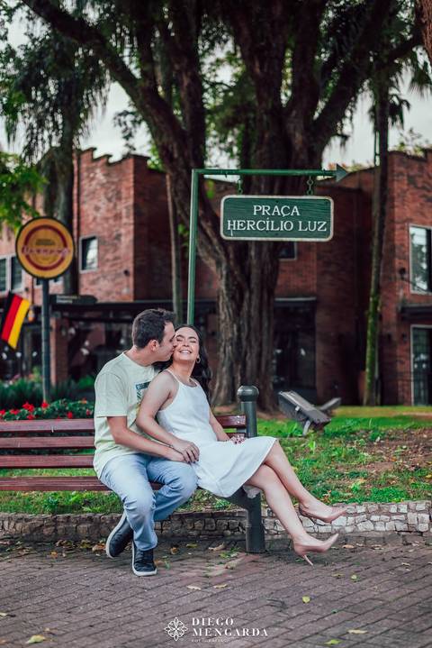 thapyoka Blumenau, pré wedding Blumenau, ensaio fotográfico Blumenau, fotografo casamento Blumenau, book em Blumenau, ensaio casal Blumenau, pré wedding Oktoberfest, Blumenau, fotos Blumenau, local ensaio Blumenau.'