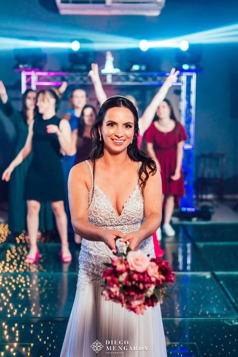 Fotógrafo de casamento em Timbó, Villa Gourmand timbo, casamento Villa Gourmand timbó, local casamento em Timbó, fotografo casamento vila gourmet timbó, video casamento timbó, foto casamento Timbó, noiva jogando buque'