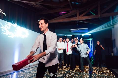 Fotógrafo de casamento em Timbó, Villa Gourmand timbo, casamento Villa Gourmand timbó, local casamento em Timbó, fotografo casamento vila gourmet timbó, video casamento timbó, foto casamento Timbó, jogando bebida casamento'