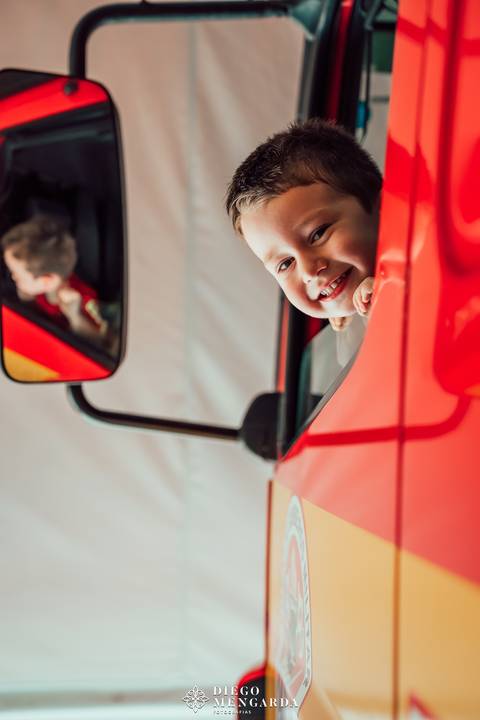 corpo de bombeiros Timbó, ensaio infantil de bombeiro, book infantil bombeiro, ensaio no bombeiro, fotos no corpo de bombeiros, criança de bombeiro, corpo de bombeiro de santa catarina, fotografo de criança timbó, ensaio infantil timbó'