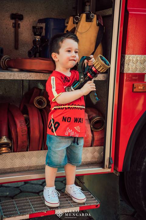 corpo de bombeiros Timbó, ensaio infantil de bombeiro, book infantil bombeiro, ensaio no bombeiro, fotos no corpo de bombeiros, criança de bombeiro, corpo de bombeiro de santa catarina, fotografo de criança timbó, ensaio infantil timbó'
