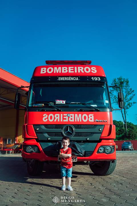 corpo de bombeiros Timbó, ensaio infantil de bombeiro, book infantil bombeiro, ensaio no bombeiro, fotos no corpo de bombeiros, criança de bombeiro, corpo de bombeiro de santa catarina, fotografo de criança timbó, ensaio infantil timbó'