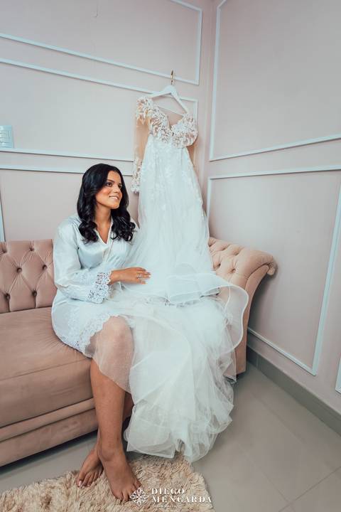 Fotógrafo de casamento em Bombinhas, video casamento Bombinhas, casa da praia bombinhas, casamento em bombinhas, casamento praia bombinhas, profissional casamento bombinhas, detalhes noiva, vestido noiva, Espaço Fernanda Martins,  vestido Cinderela Noiva'