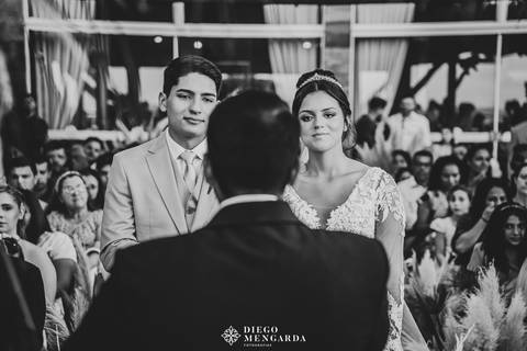 Fotógrafo de casamento em Bombinhas, video casamento Bombinhas, casa da praia bombinhas, casamento em bombinhas, casamento praia bombinhas, profissional casamento bombinhas, detalhes noiva, vestido noiva, Espaço Fernanda Martins,  vestido Cinderela Noiva'