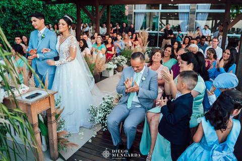Fotógrafo de casamento em Bombinhas, video casamento Bombinhas, casa da praia bombinhas, casamento em bombinhas, casamento praia bombinhas, profissional casamento bombinhas, detalhes noiva, vestido noiva, Espaço Fernanda Martins,  vestido Cinderela Noiva'