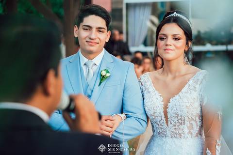 Fotógrafo de casamento em Bombinhas, video casamento Bombinhas, casa da praia bombinhas, casamento em bombinhas, casamento praia bombinhas, profissional casamento bombinhas, detalhes noiva, vestido noiva, Espaço Fernanda Martins,  vestido Cinderela Noiva'