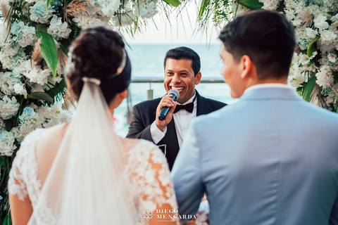 Fotógrafo de casamento em Bombinhas, video casamento Bombinhas, casa da praia bombinhas, casamento em bombinhas, casamento praia bombinhas, profissional casamento bombinhas, detalhes noiva, vestido noiva, Espaço Fernanda Martins,  vestido Cinderela Noiva'