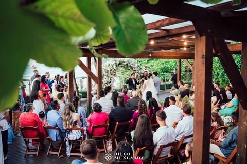 Fotógrafo de casamento em Bombinhas, video casamento Bombinhas, casa da praia bombinhas, casamento em bombinhas, casamento praia bombinhas, profissional casamento bombinhas, detalhes noiva, vestido noiva, Espaço Fernanda Martins,  vestido Cinderela Noiva'