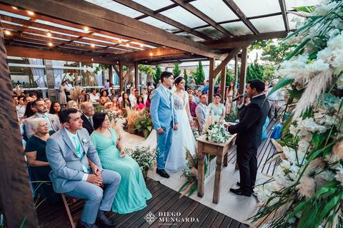 Fotógrafo de casamento em Bombinhas, video casamento Bombinhas, casa da praia bombinhas, casamento em bombinhas, casamento praia bombinhas, profissional casamento bombinhas, detalhes noiva, vestido noiva, Espaço Fernanda Martins,  vestido Cinderela Noiva'