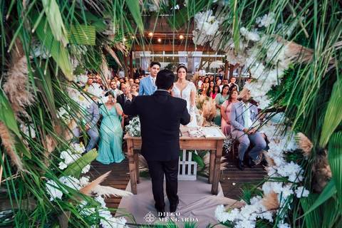 Fotógrafo de casamento em Bombinhas, video casamento Bombinhas, casa da praia bombinhas, casamento em bombinhas, casamento praia bombinhas, profissional casamento bombinhas, detalhes noiva, vestido noiva, Espaço Fernanda Martins,  vestido Cinderela Noiva'
