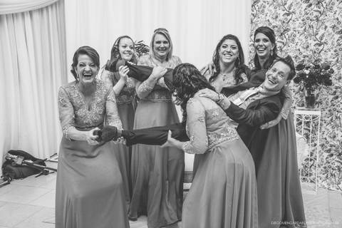 noivo e madrinhas'
