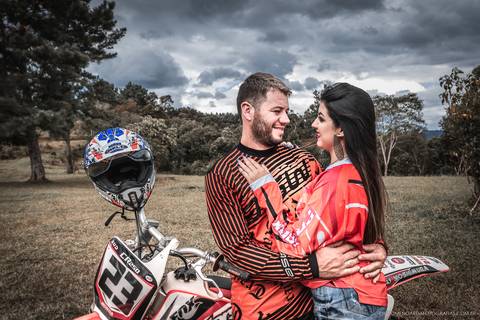 Ensaio em cachoeira, fotografo Timbó, fotografo casamento Timbó, fotografo casamento Blumenau, fotografo casamento santa catarina, fotografo em bombinhas, ensaio motocross, ensaio com moto,  rio dos cedros.'