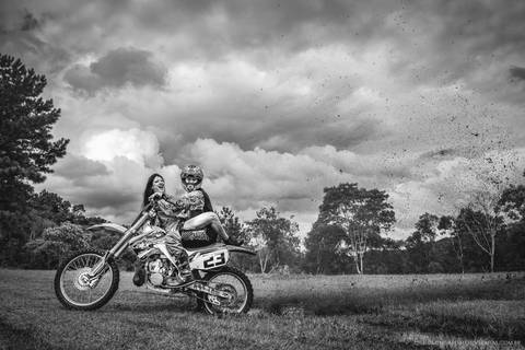 Ensaio em cachoeira, fotografo Timbó, fotografo casamento Timbó, fotografo casamento Blumenau, fotografo casamento santa catarina, fotografo em bombinhas, ensaio motocross, ensaio com moto,  rio dos cedros.'