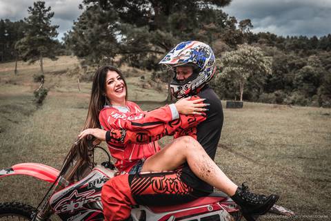 Ensaio em cachoeira, fotografo Timbó, fotografo casamento Timbó, fotografo casamento Blumenau, fotografo casamento santa catarina, fotografo em bombinhas, ensaio motocross, ensaio com moto,  rio dos cedros.'