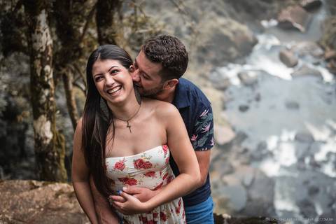 Ensaio em cachoeira, fotografo Timbó, fotografo casamento Timbó, fotografo casamento Blumenau, fotografo casamento santa catarina, fotografo em bombinhas, ensaio motocross, ensaio com moto,  rio dos cedros.'