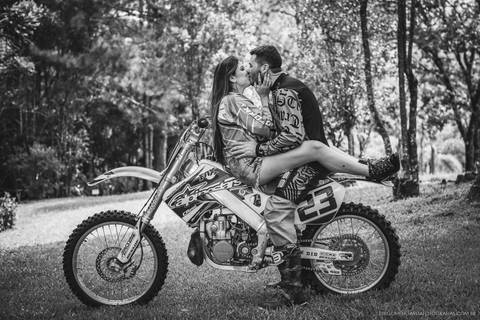 Ensaio em cachoeira, fotografo Timbó, fotografo casamento Timbó, fotografo casamento Blumenau, fotografo casamento santa catarina, fotografo em bombinhas, ensaio motocross, ensaio com moto,  rio dos cedros.'