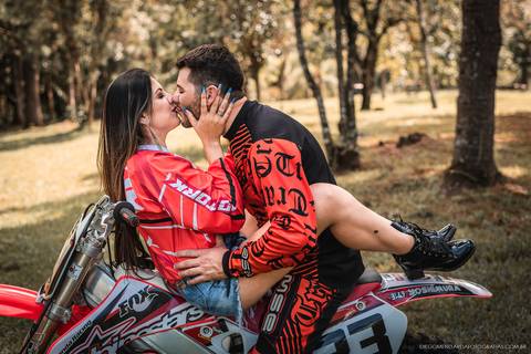 Ensaio em cachoeira, fotografo Timbó, fotografo casamento Timbó, fotografo casamento Blumenau, fotografo casamento santa catarina, fotografo em bombinhas, ensaio motocross, ensaio com moto,  rio dos cedros.'