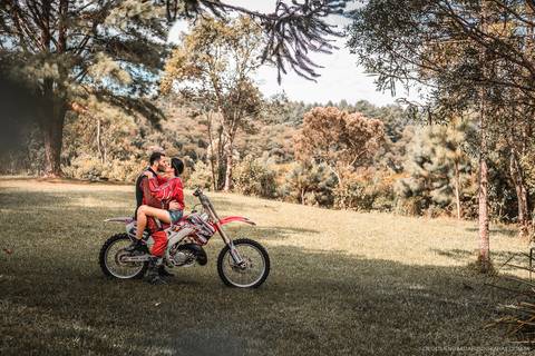 Ensaio em cachoeira, fotografo Timbó, fotografo casamento Timbó, fotografo casamento Blumenau, fotografo casamento santa catarina, fotografo em bombinhas, ensaio motocross, ensaio com moto,  rio dos cedros.'