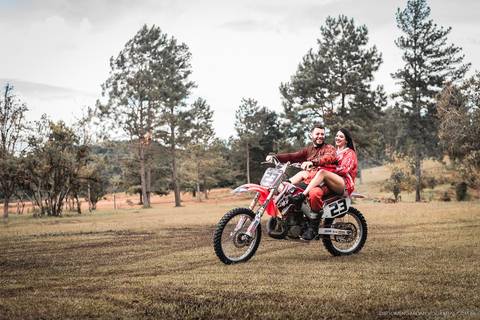 Ensaio em cachoeira, fotografo Timbó, fotografo casamento Timbó, fotografo casamento Blumenau, fotografo casamento santa catarina, fotografo em bombinhas, ensaio motocross, ensaio com moto,  rio dos cedros.'