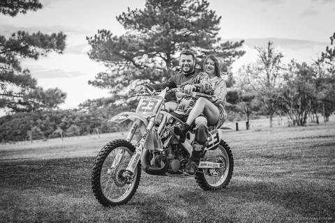Ensaio em cachoeira, fotografo Timbó, fotografo casamento Timbó, fotografo casamento Blumenau, fotografo casamento santa catarina, fotografo em bombinhas, ensaio motocross, ensaio com moto,  rio dos cedros.'