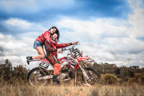 Ensaio em cachoeira, fotografo Timbó, fotografo casamento Timbó, fotografo casamento Blumenau, fotografo casamento santa catarina, fotografo em bombinhas, ensaio motocross, ensaio com moto,  rio dos cedros.'