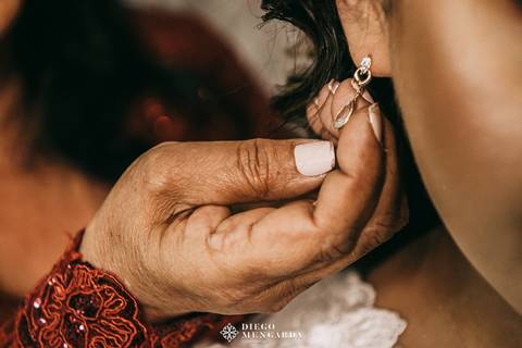 noiva e mãe, noiva e mãe Timbó, noiva e mãe em Blumenau, noiva e mãe em Indaial, noiva e mãe em Rodeio, noiva e mãe  Itajaí, noiva e mãe em Bombinhas, local casamento Timbó, making of noiva com a mãe em SC'