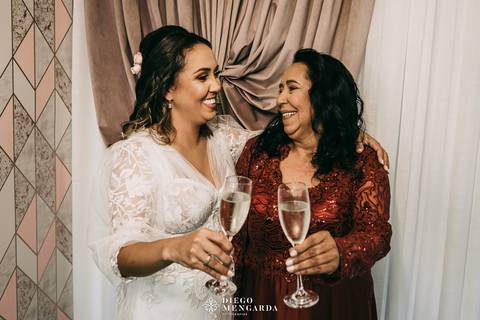 noiva e mãe, noiva e mãe Timbó, noiva e mãe em Blumenau, noiva e mãe em Indaial, noiva e mãe em Rodeio, noiva e mãe  Itajaí, noiva e mãe em Bombinhas, local casamento Timbó, making of noiva com a mãe em SC'