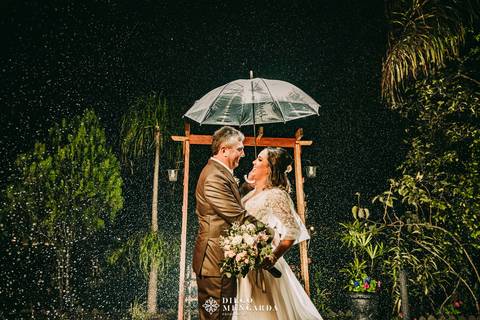casamento chuva em Timbó, casamento chuva em Blumenau, casamento chuva em Indaial, casamento chuva em Rodeio, casamento chuva em Itajaí, casamento chuva em Bombinhas, casamento na chuva, casamento chuva em SC'