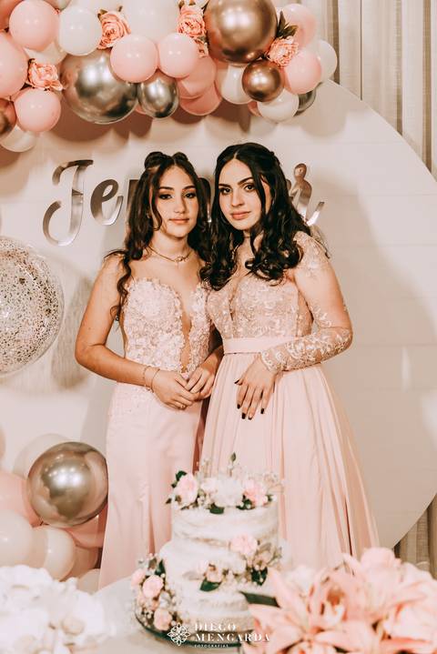 15 anos, fotos 15 anos, fotografo aniversário Timbó, fotografo aniversário Blumenau, fotografo 15 anos, festa 15 anos, bolo 15 anos, local festa em Timbó, local festa em Blumenau, decoração 15 anos Timbó, decoração 15 anos blumenau.'