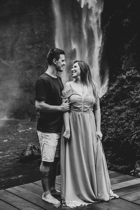 véu da noiva em Doutor Pedrinho, fotos cachoeira Doutor Pedrinho, Fotógrafo de casamento em Timbó, Fotógrafo de casamento em Blumenau, Fotógrafo de casamento em Rodeio, Fotógrafo de casamento em Itajaí, pré wedding Doutor Pedrinho, pré wedding cachoeira.'