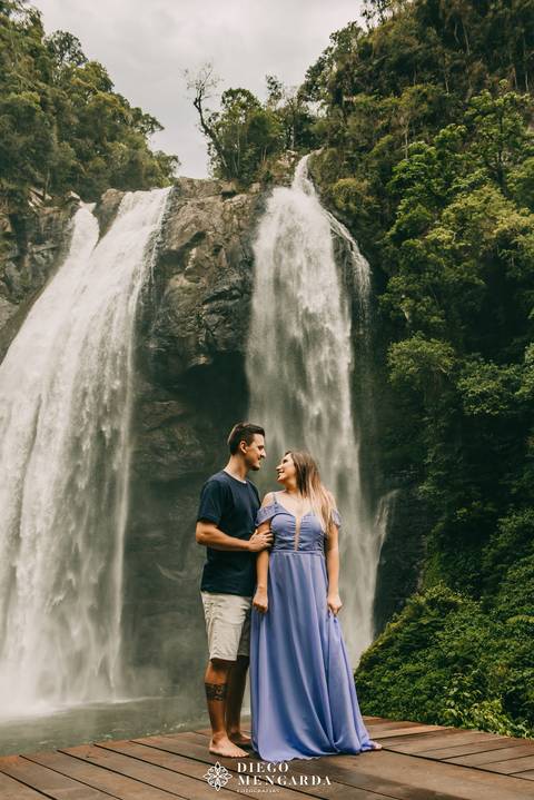 véu da noiva em Doutor Pedrinho, fotos cachoeira Doutor Pedrinho, Fotógrafo de casamento em Timbó, Fotógrafo de casamento em Blumenau, Fotógrafo de casamento em Rodeio, Fotógrafo de casamento em Itajaí, pré wedding Doutor Pedrinho, pré wedding cachoeira.'