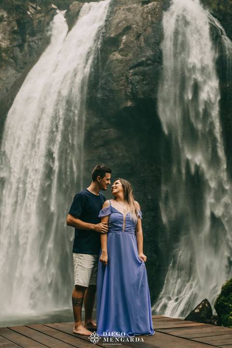 véu da noiva em Doutor Pedrinho, fotos cachoeira Doutor Pedrinho, Fotógrafo de casamento em Timbó, Fotógrafo de casamento em Blumenau, Fotógrafo de casamento em Rodeio, Fotógrafo de casamento em Itajaí, pré wedding Doutor Pedrinho, pré wedding cachoeira.'